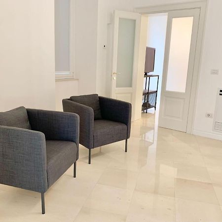 Апартаменты Federiciano White House - Bari Center Экстерьер фото
