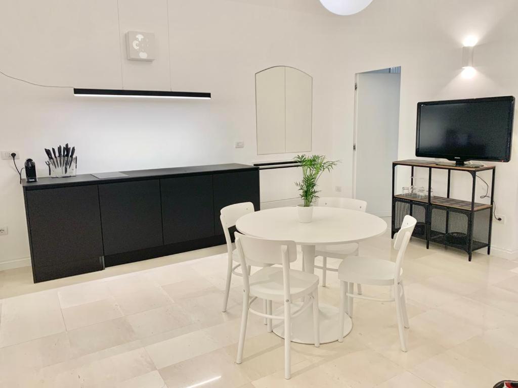 Апартаменты Federiciano White House - Bari Center Экстерьер фото