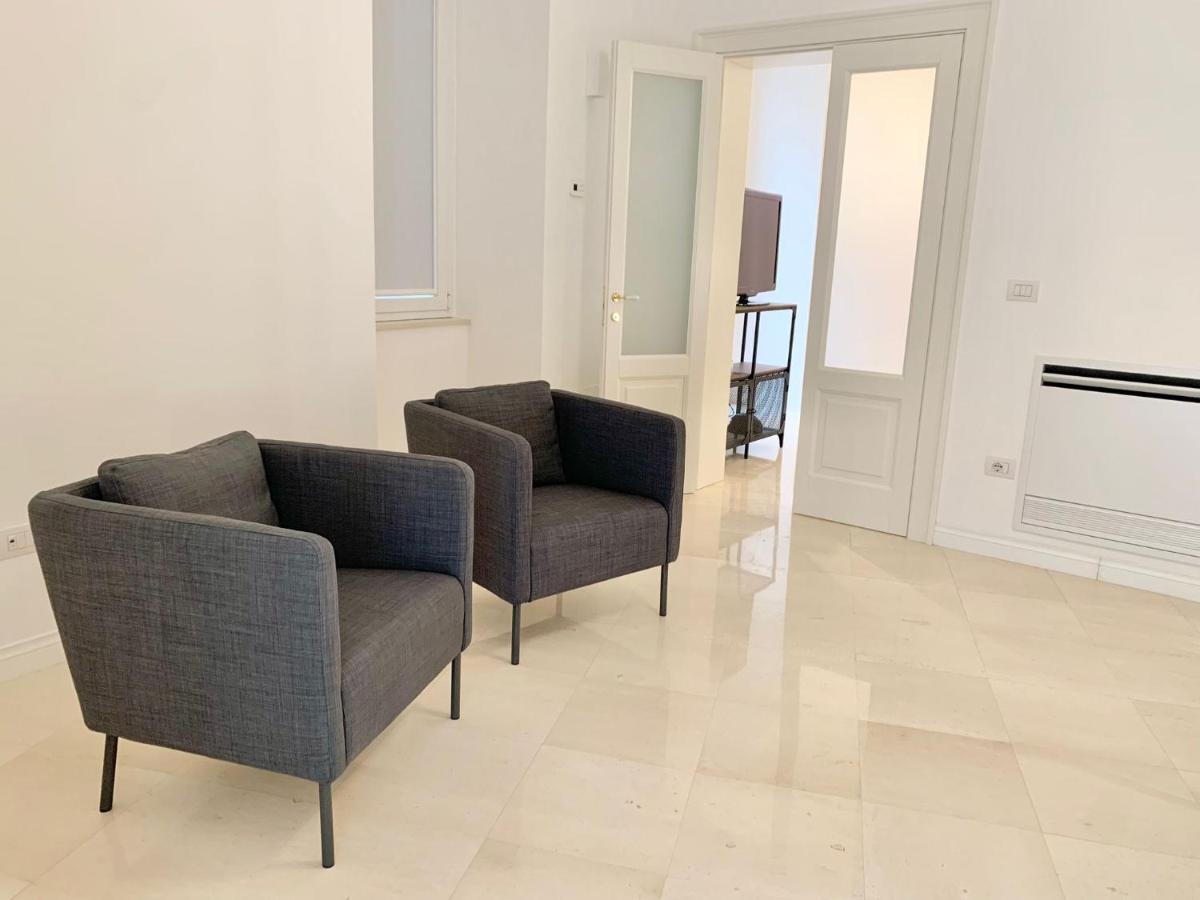 Апартаменты Federiciano White House - Bari Center Экстерьер фото